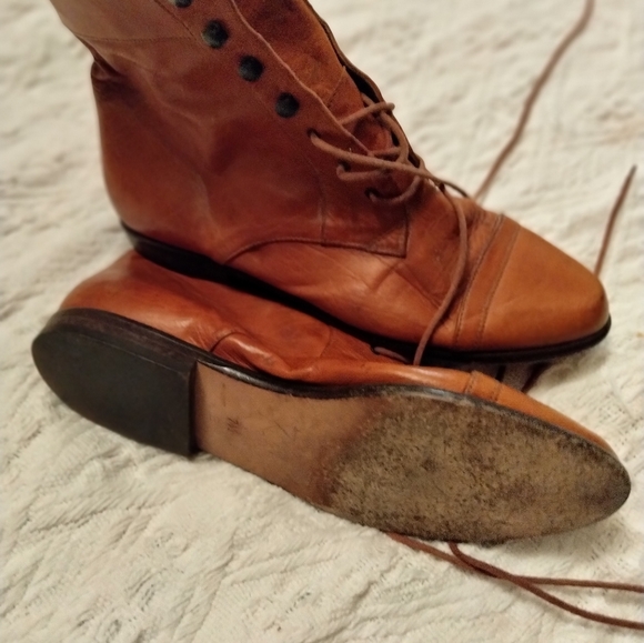 Boots - Picture 4 of 4